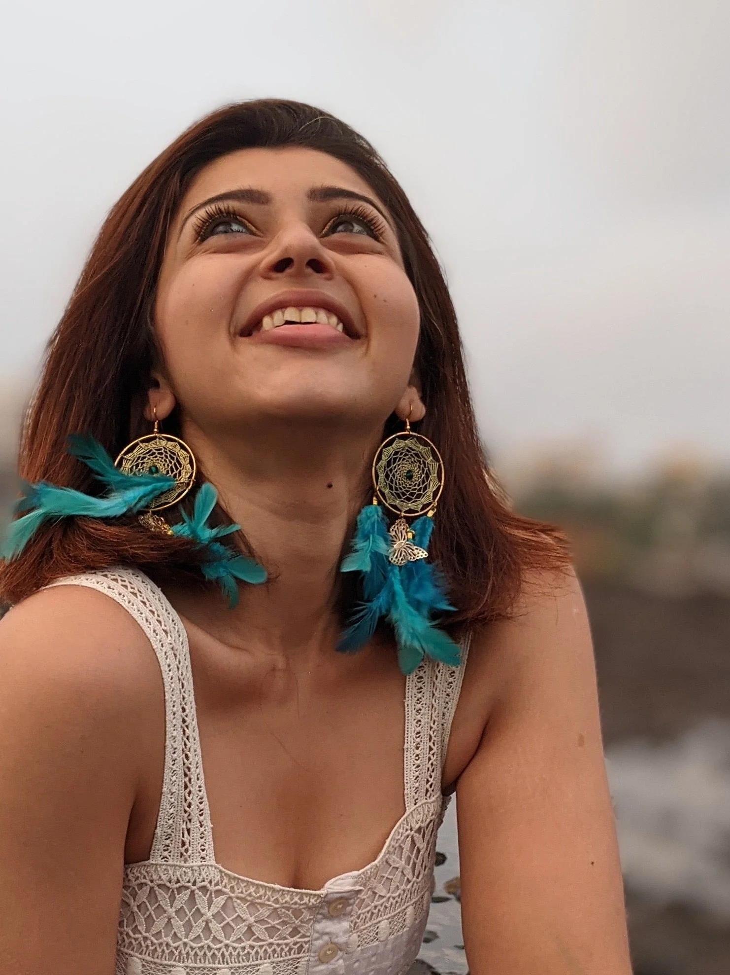 Dreamcatcher teal brass earring - Image 3
