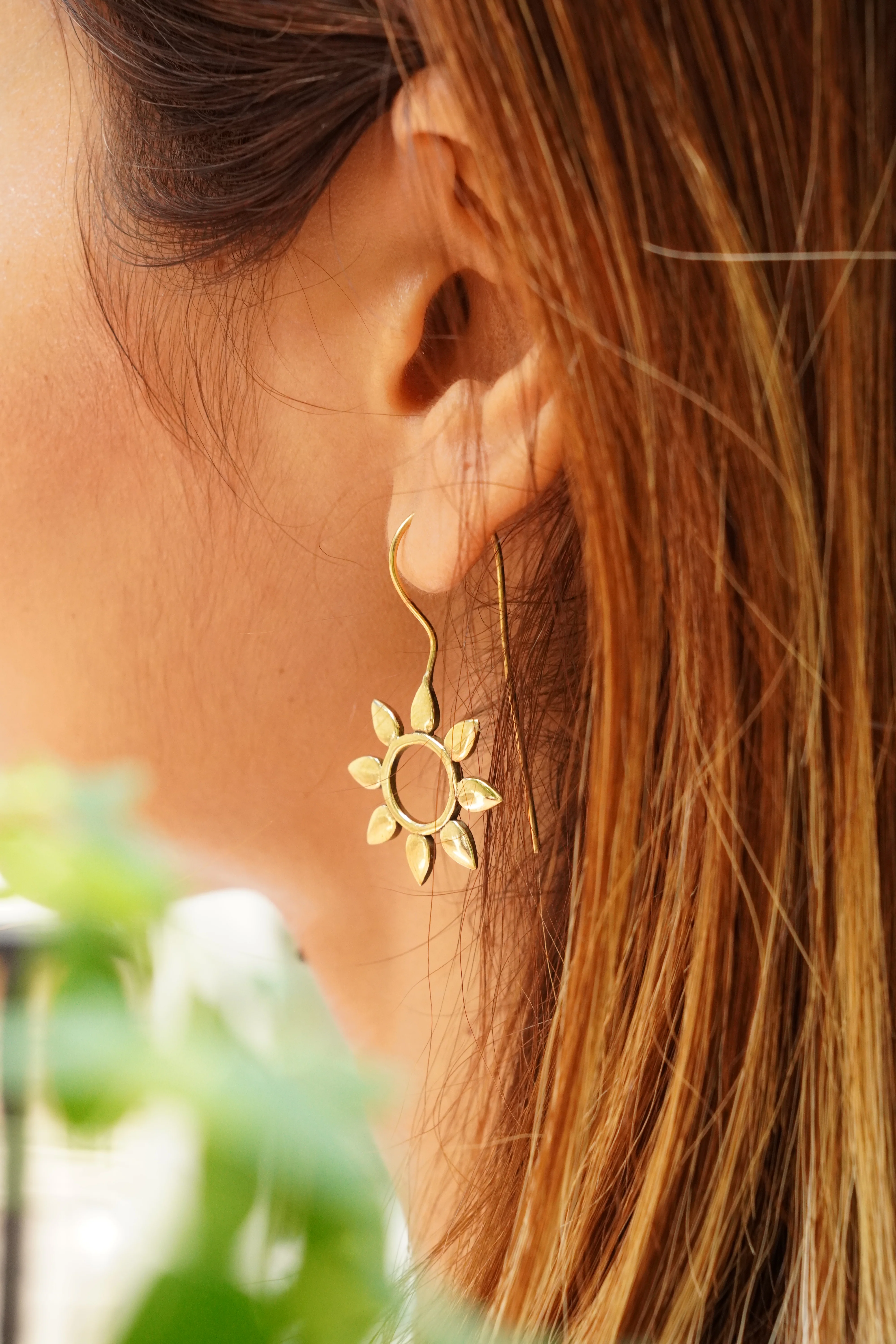 Flower drop brass earrings - Image 2