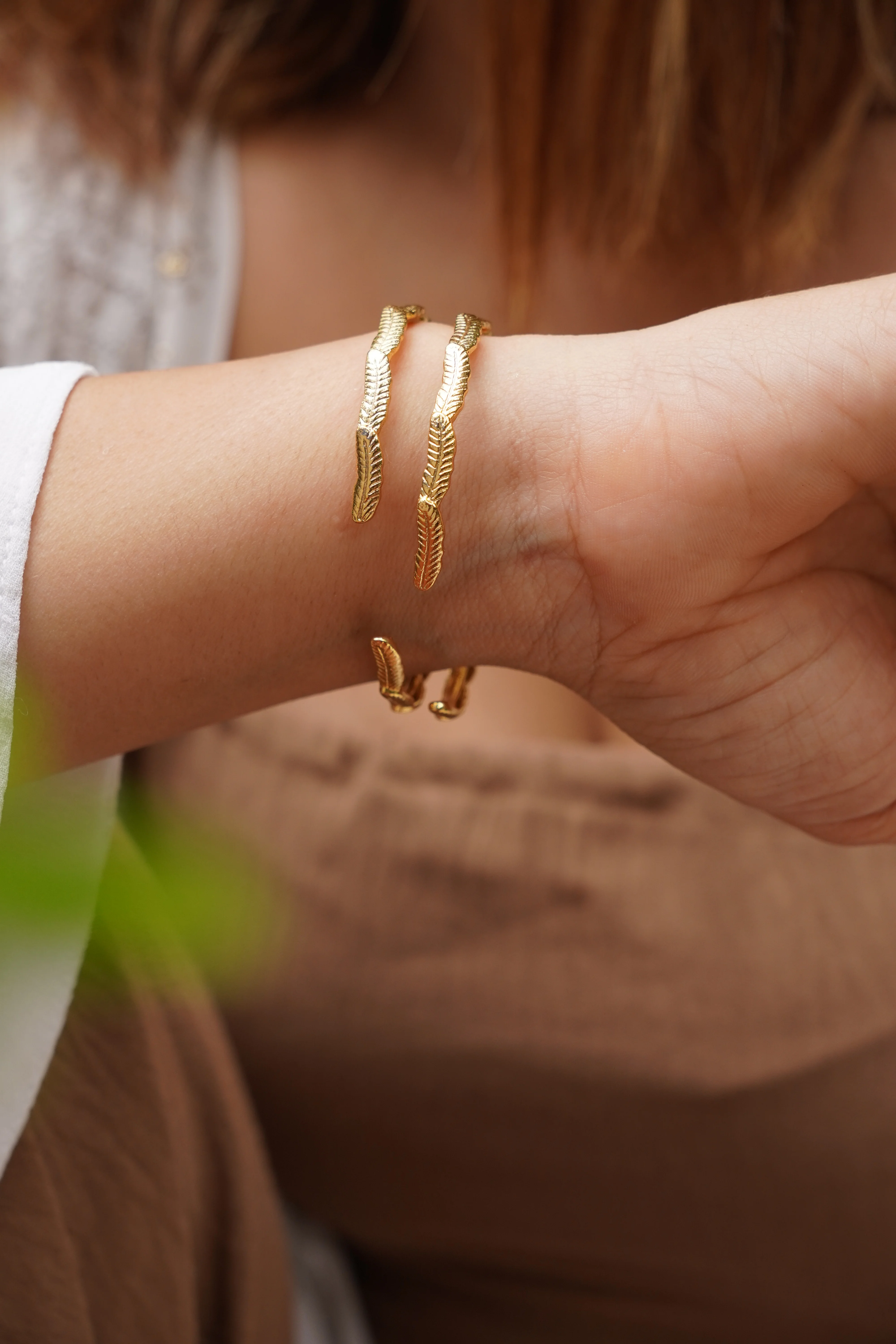 Flur brass bangle- gold plated. - Image 3